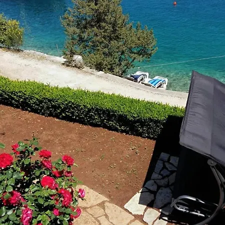 Holiday House / Private Beach بيت للعطل
