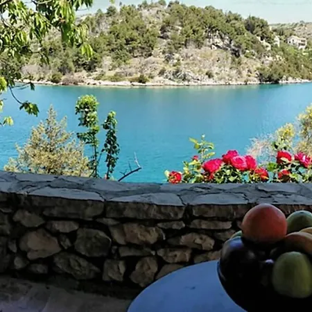 Holiday House / Private Beach *