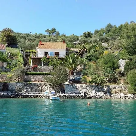 Holiday House / Private Beach بيت للعطل Bobovisca