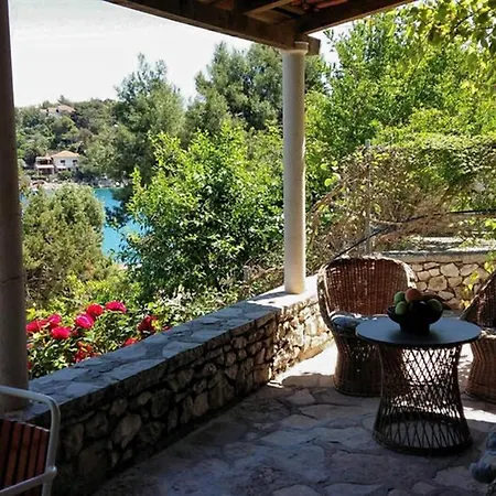 Holiday House / Private Beach *