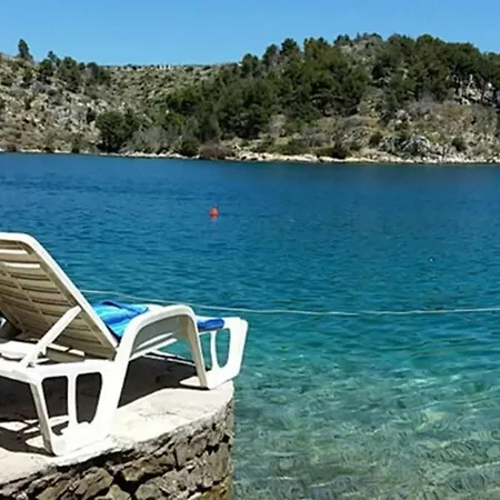 Holiday House / Private Beach
