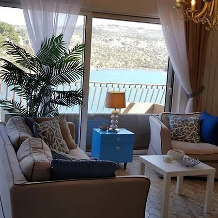 Holiday House / Private Beach Σπίτι διακοπών *