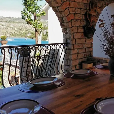 Holiday House / Private Beach Σπίτι διακοπών *