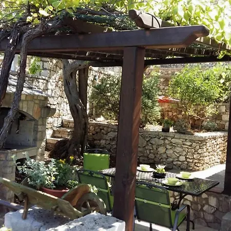 Holiday House / Private Beach Σπίτι διακοπών *